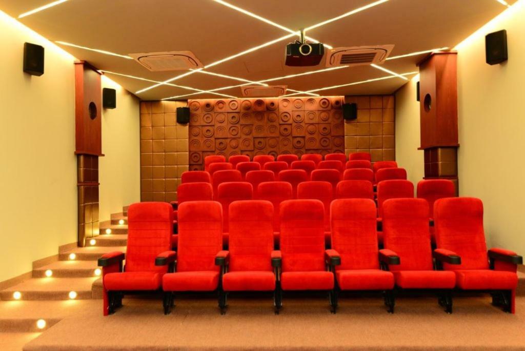 Circle Club Faisalabad Hotel Bagian luar foto